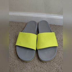 Lululemon Men Size 8 Neon Yellow and Gray Slide Sandals